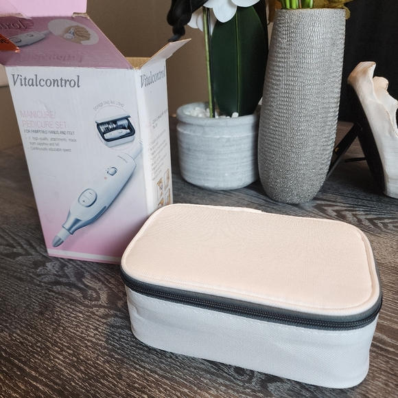 Deluxe Manicure/Pedicure Set - Picture 5 of 7